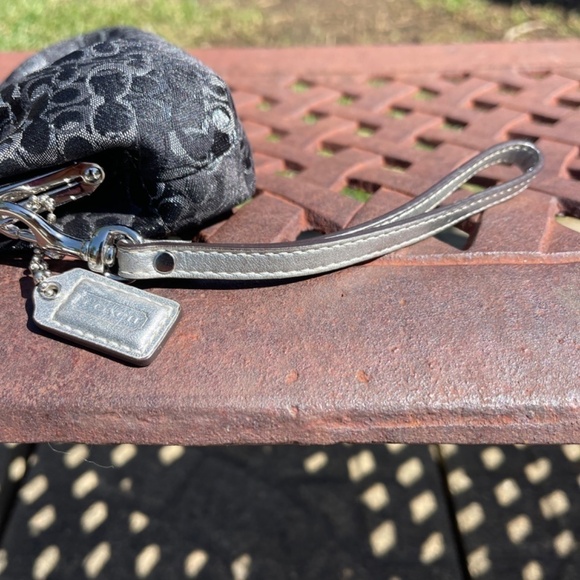 Coach Optic Lurex Kiss-Lock Signature Jacquard Wristlet Coin Bag Clutch - Picture 10 of 10